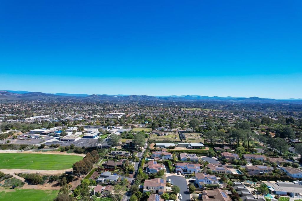 1010 Scarlet Way Encinitas, CA 92024 - Photo 34 of 38