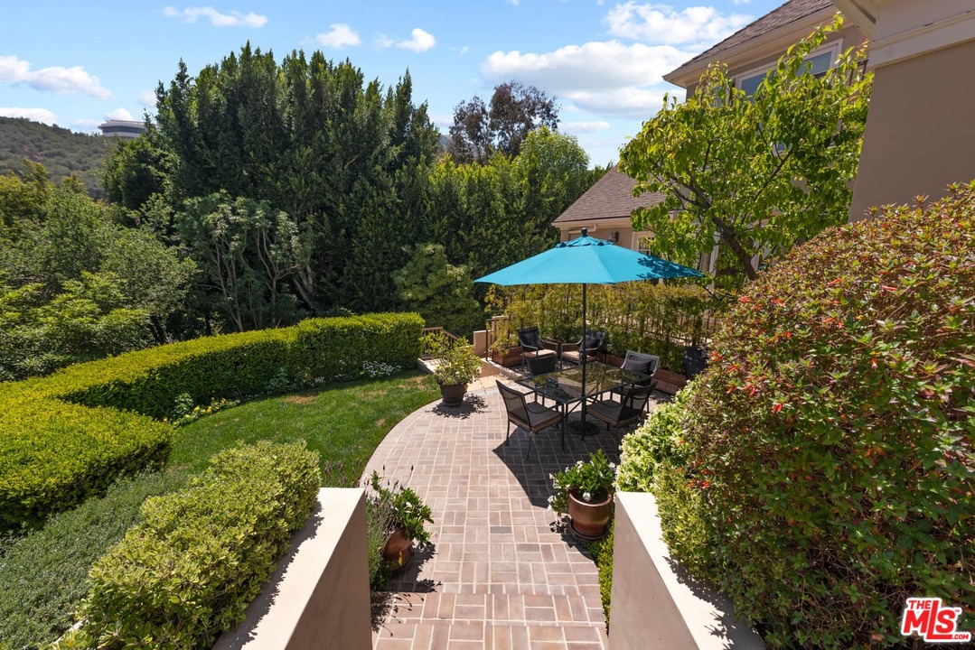 1020 Casiano Road Los Angeles, CA 90049 - Photo 30 of 31 a view of a garden with sitting area