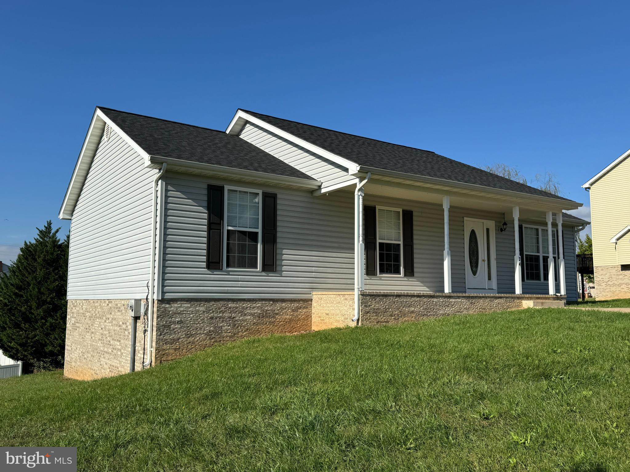 34 Stuart Court Strasburg, VA 22657 - Photo 2 of 54 a front view of house with yard