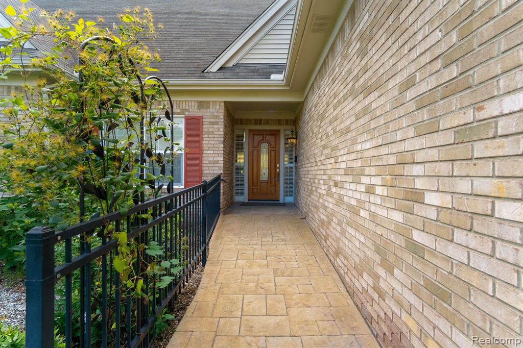 2125 Lagoon Drive Rochester Hills, MI 48309 - Photo 12 of 59