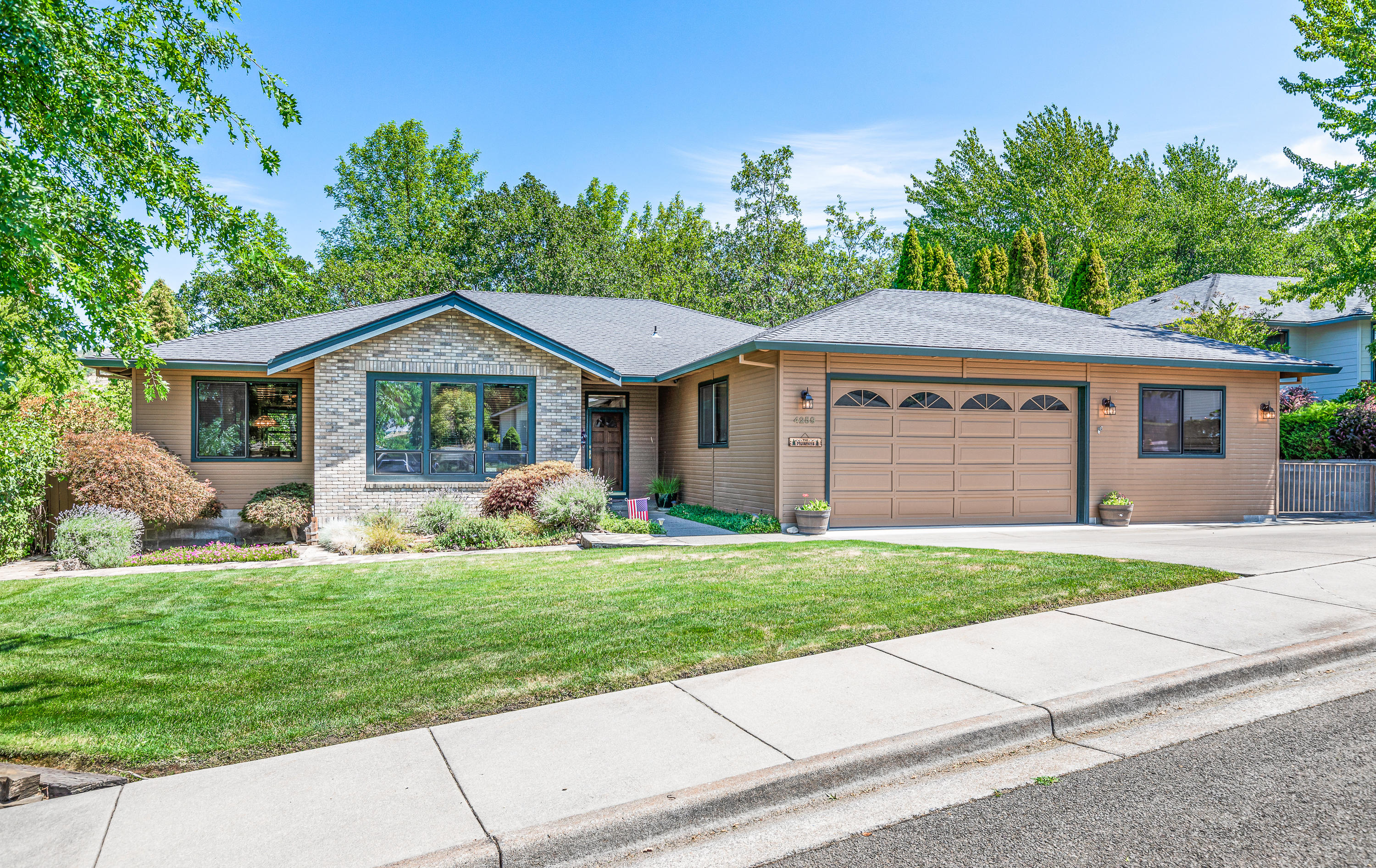 4259 Innsbruck Ridge Medford, OR 97504 - Photo 2 of 57 2