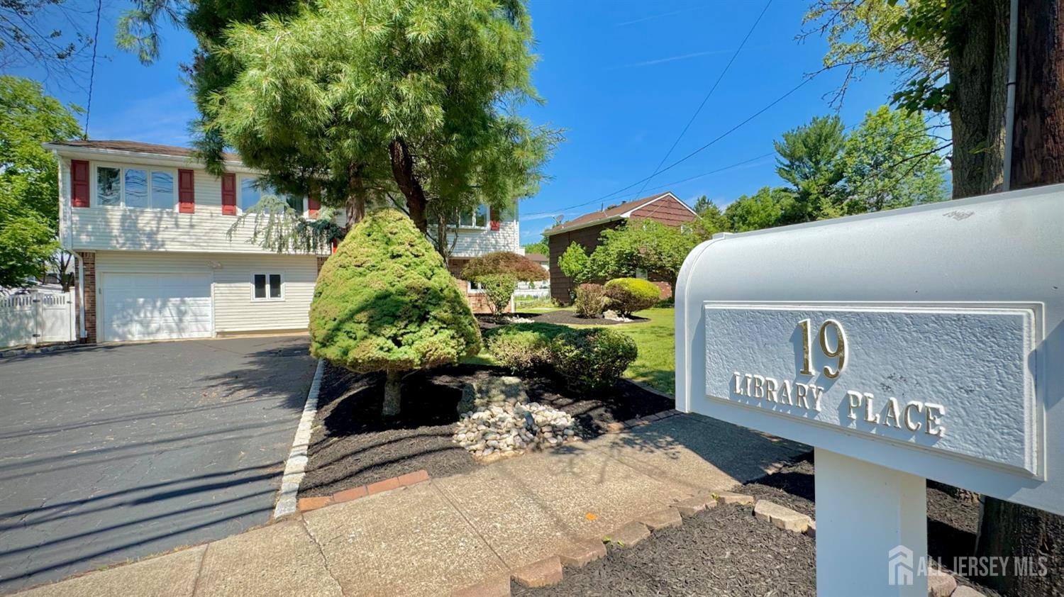 19 Library Place Edison, NJ 08820 - Photo 2 of 25