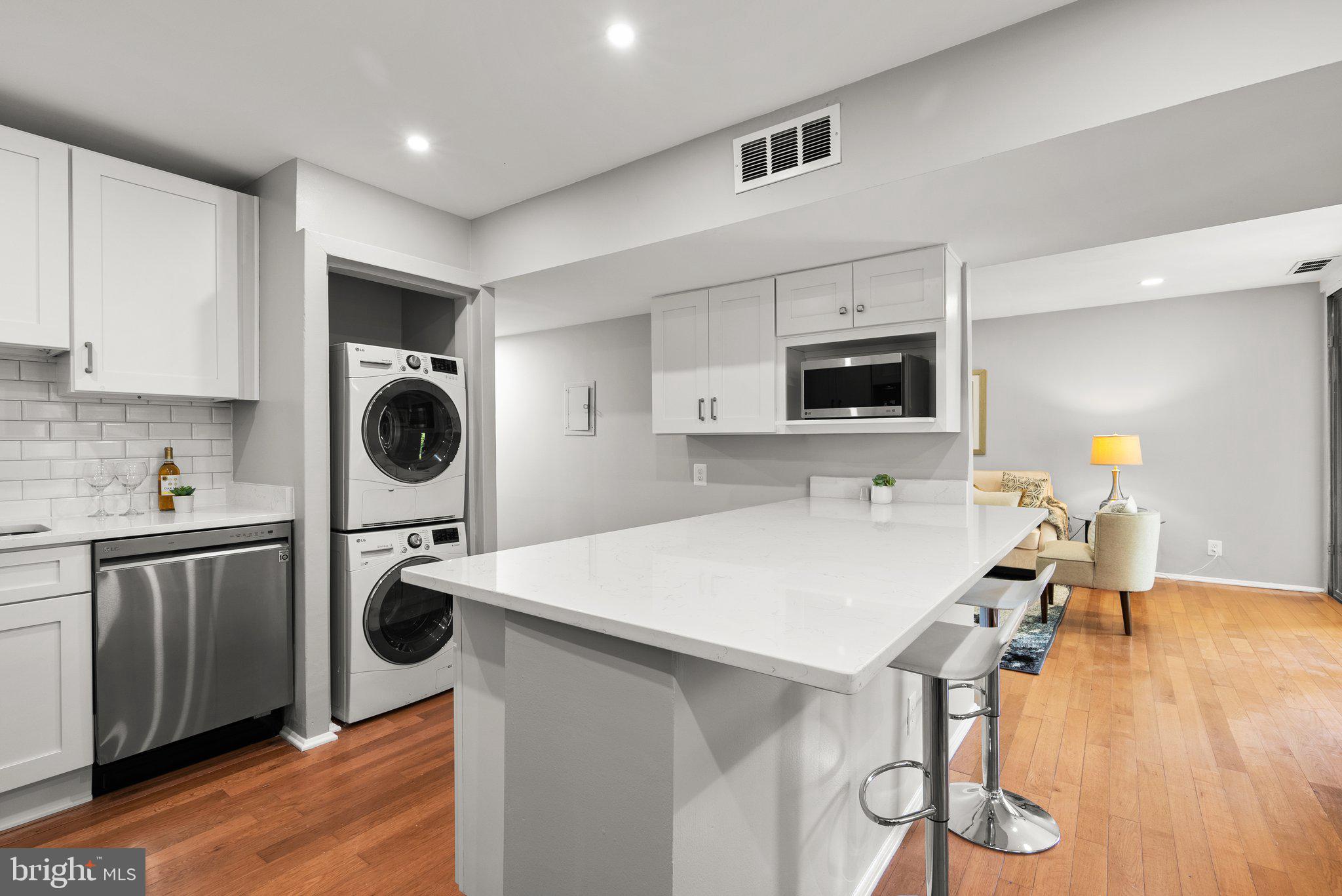 5075 7th Road South, Unit 202 Arlington, VA 22204 - Photo 10 of 23 Quartz countertops