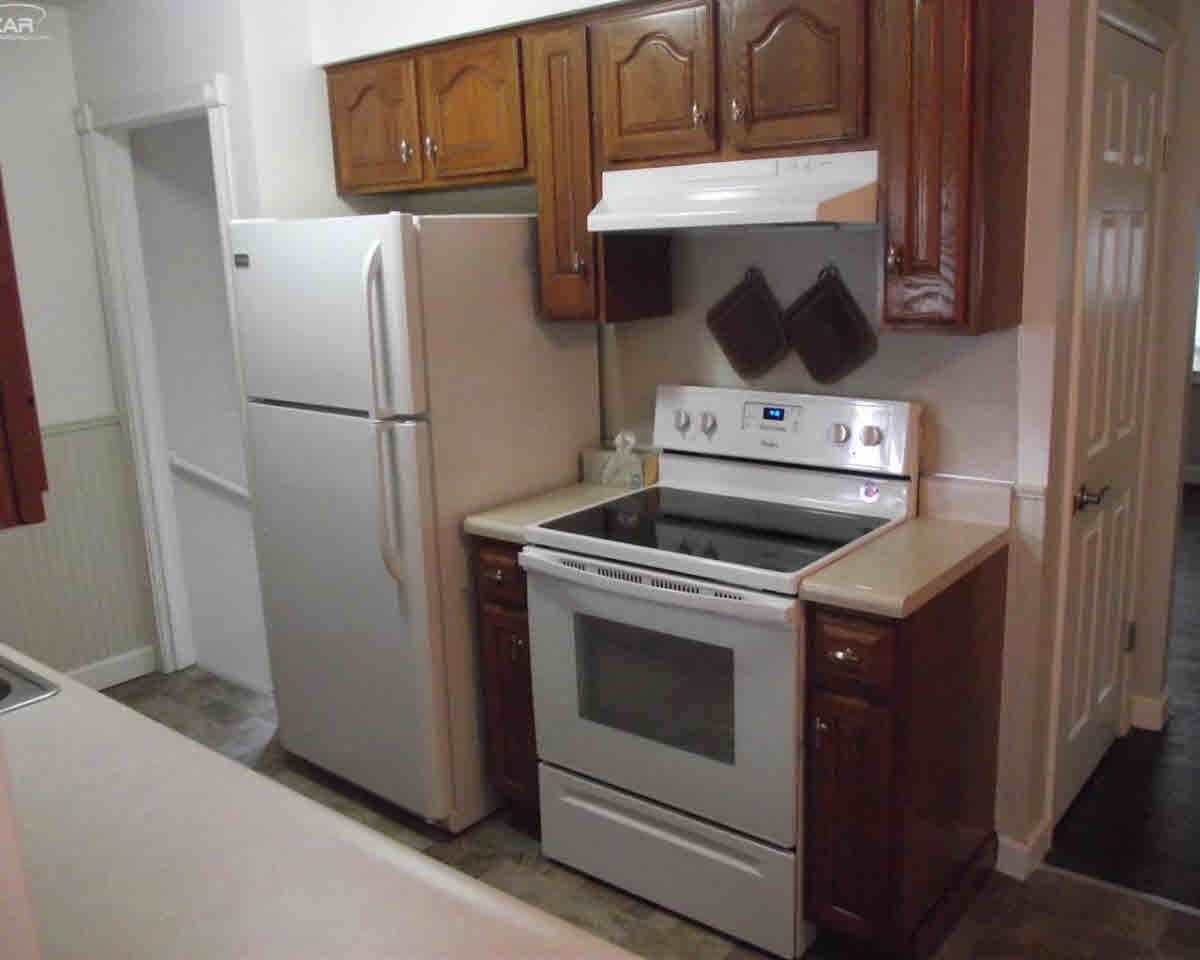 6361 Lapeer Road Burton, MI 48509 - Photo 11 of 27 21347376-10.JPG