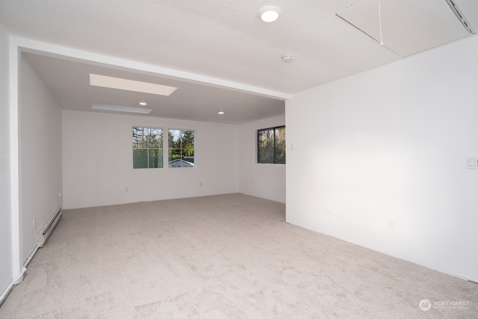 4008 66th Street Gig Harbor, WA 98335 - Photo 31 of 39 an empty room with a window
