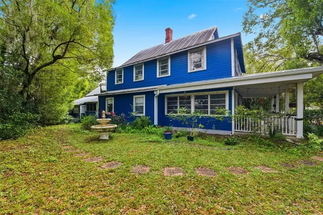 a view of a backyard with sitting area