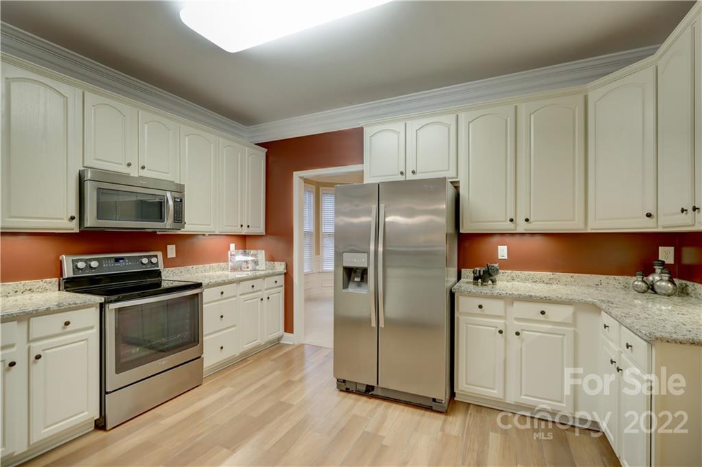 3229 Sapphire Lane Fort Mill, SC 29708 - Photo 5 of 40 a kitchen with granite countertop a refrigerator stove and sink