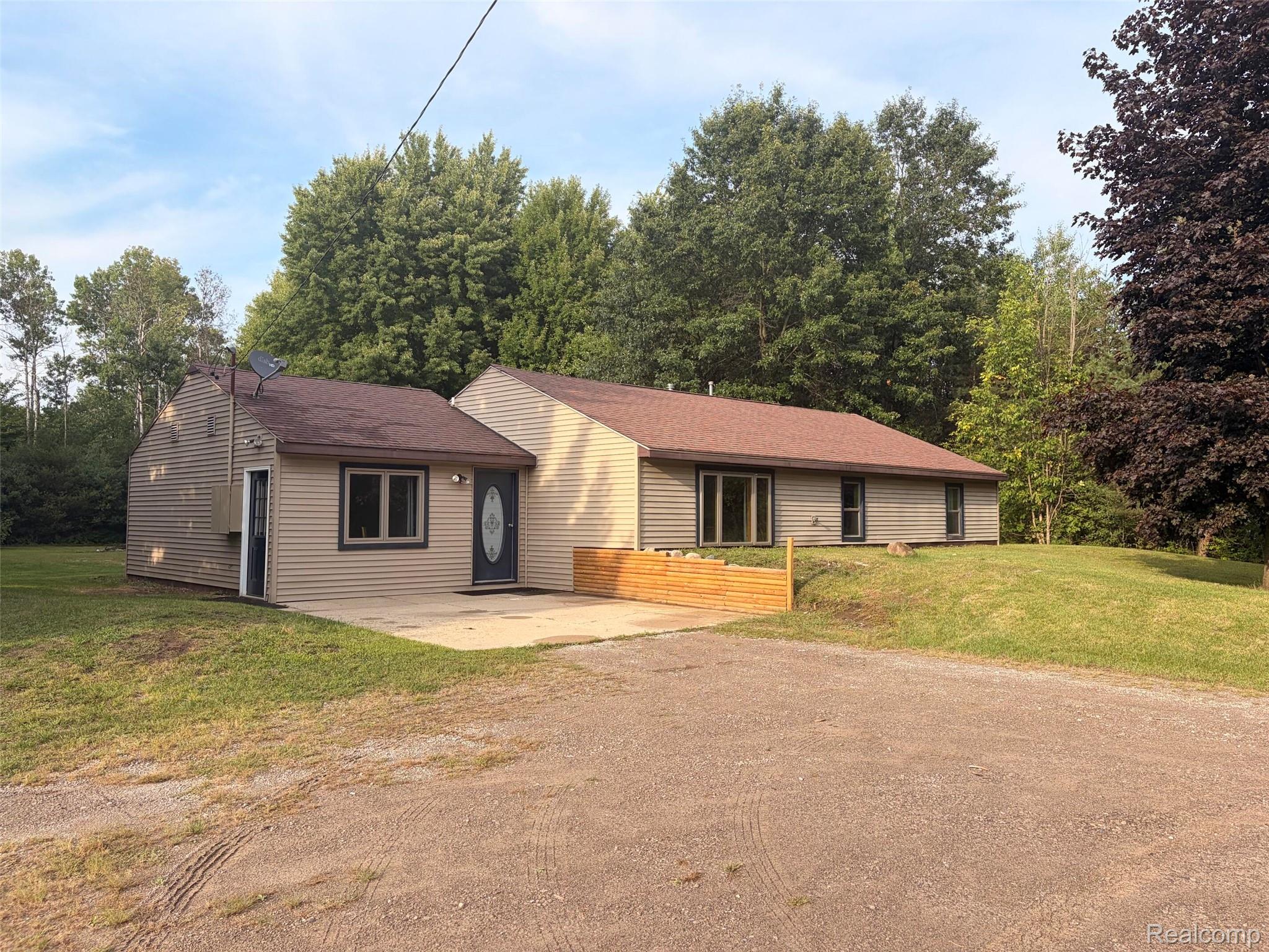 1452 West Isabella Road Midland, MI 48640 - Photo 3 of 31 003_beyc6a9ef581ebc90.jpg