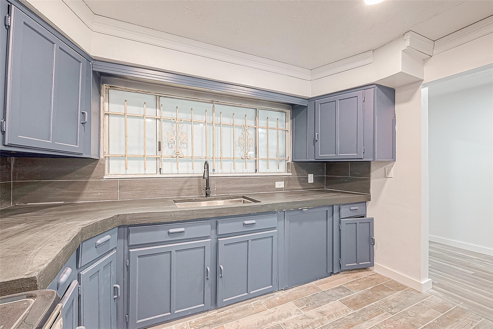 6718 Madrid Street Houston, TX 77021 - Photo 13 of 26