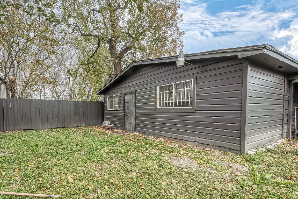 6718 Madrid Street Houston, TX 77021 - Photo 26 of 26 a view of a backyard