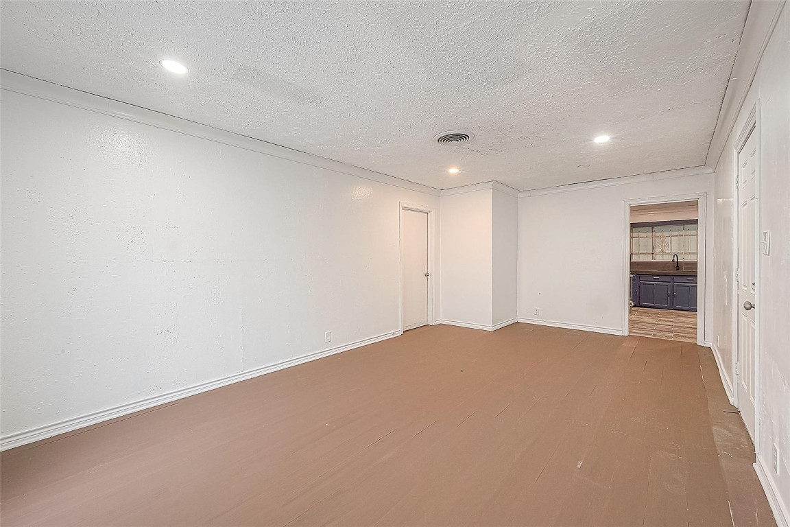 6718 Madrid Street Houston, TX 77021 - Photo 9 of 26 an empty room with closet