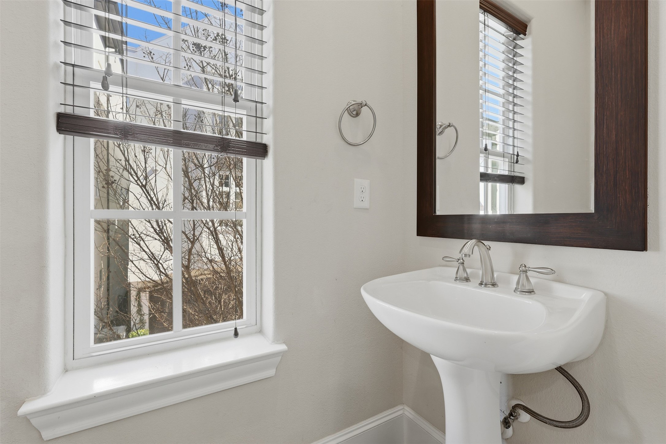 2707 Cohn Trails Lane Houston, TX 77007 - Photo 26 of 42 Half bath located on the second floor for guest connivence