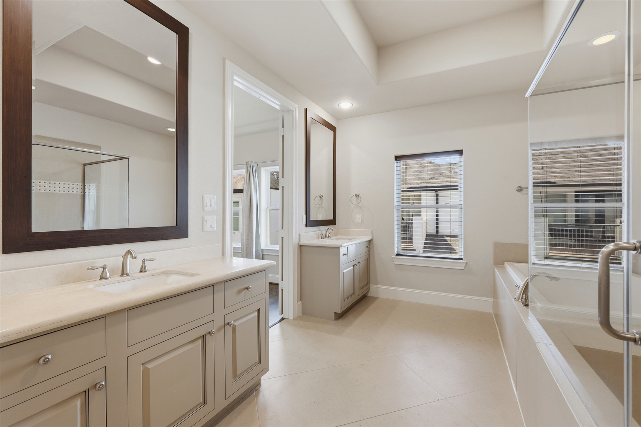 2707 Cohn Trails Lane Houston, TX 77007 - Photo 30 of 42 Primary bath with dual sinks and plenty of counter space