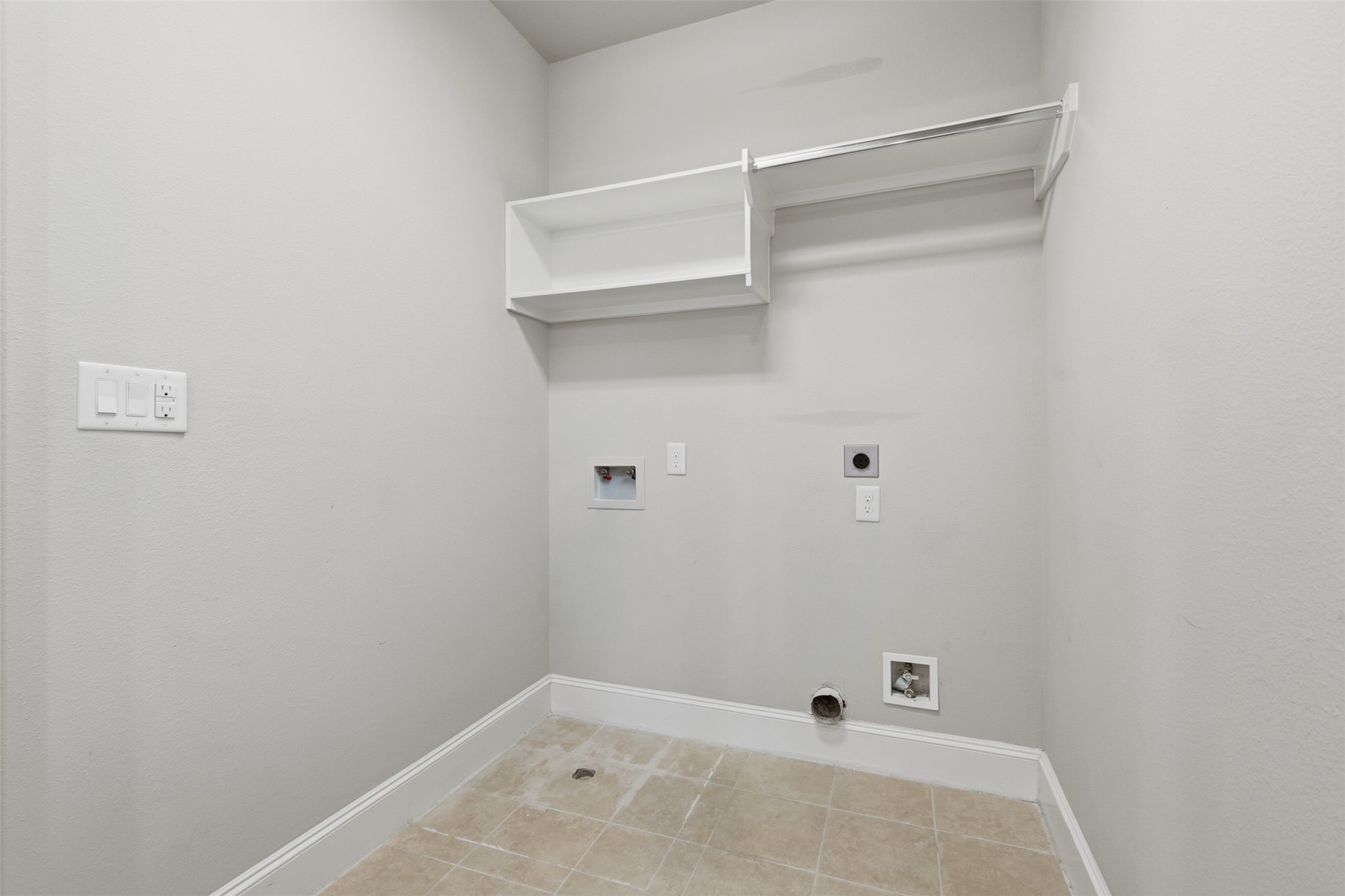 2707 Cohn Trails Lane Houston, TX 77007 - Photo 33 of 42 Laundry closet located on the third floor with Primary bedroom and secondary bedroom