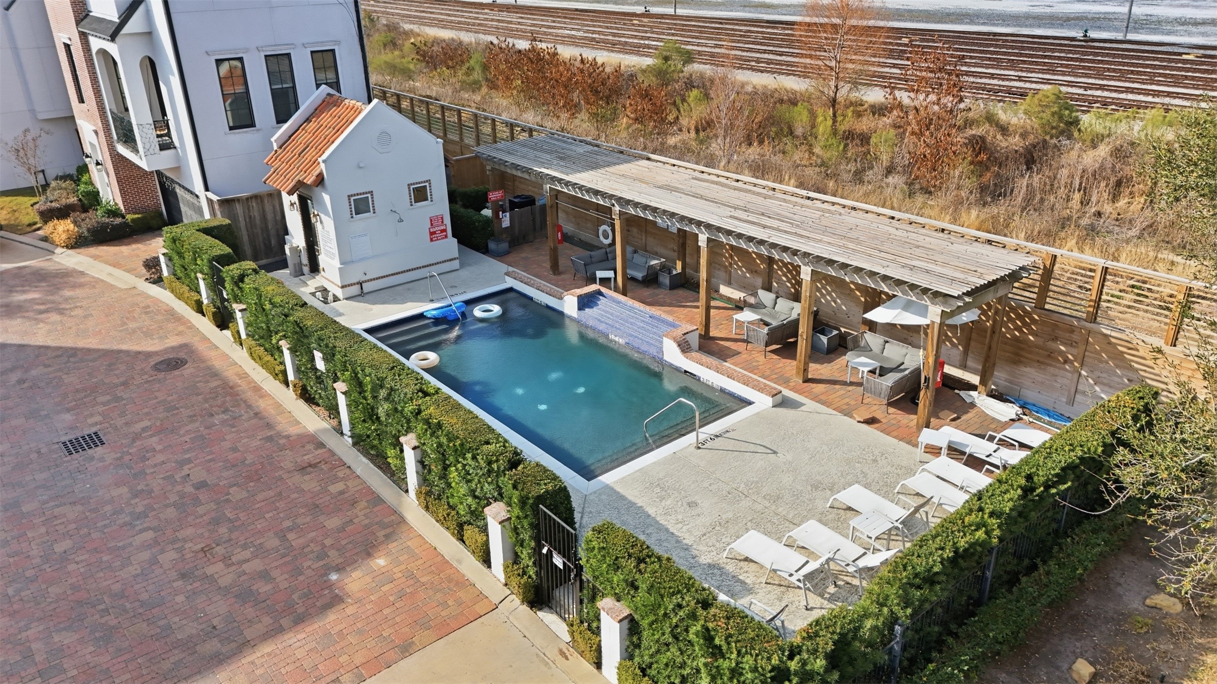 2707 Cohn Trails Lane Houston, TX 77007 - Photo 6 of 42 Community pool for residents to enjoy!