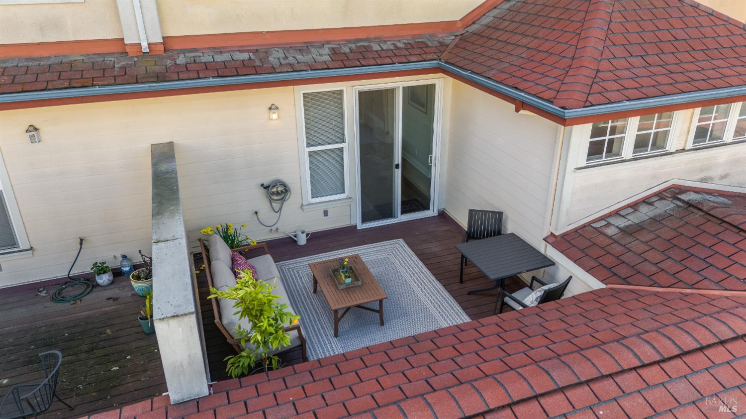 191 Johnson Street Windsor, CA 95492 - Photo 30 of 34 a outdoor living space with furniture