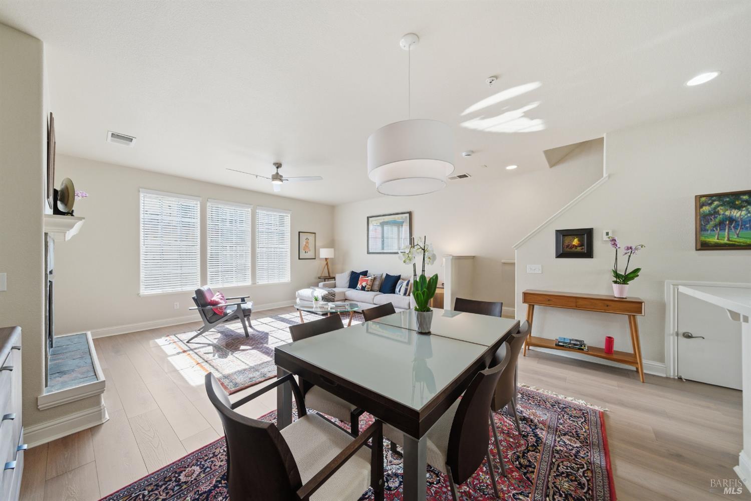 191 Johnson Street Windsor, CA 95492 - Photo 6 of 34 a living room with furniture and a table