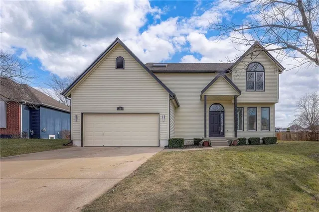 $399,900 | 4109 Southwest Leeward Drive, Lee's Summit, MO 64082