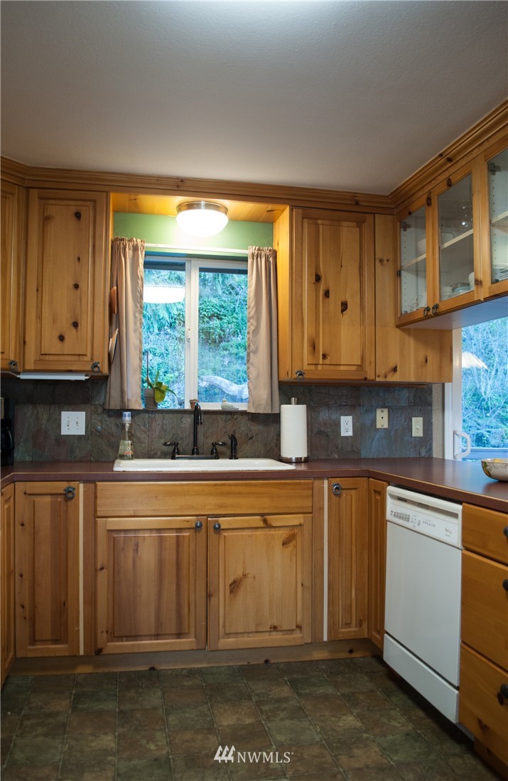 4110 R Avenue Anacortes, WA 98221 - Photo 5 of 22 Gallery Image 5