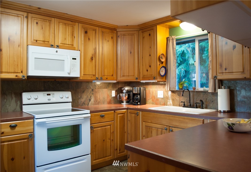 4110 R Avenue Anacortes, WA 98221 - Photo 6 of 22 Gallery Image 6