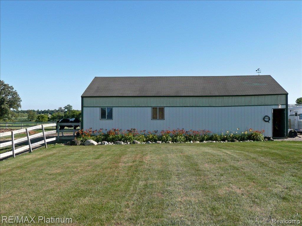 2755 Cedar Lake Road Howell, MI 48843 - Photo 17 of 24 48x30 Horse Barn