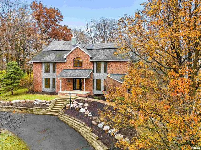 $829,900 | 2211 Sheridan Road, Pekin, IL 61554