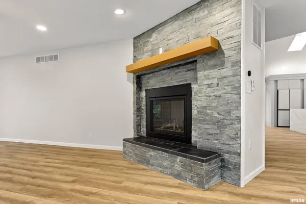 $799,000 | 2211 Sheridan Road, Pekin, IL 61554