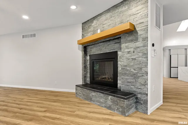 $829,900 | 2211 Sheridan Road, Pekin, IL 61554