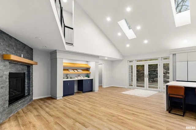 $829,900 | 2211 Sheridan Road, Pekin, IL 61554