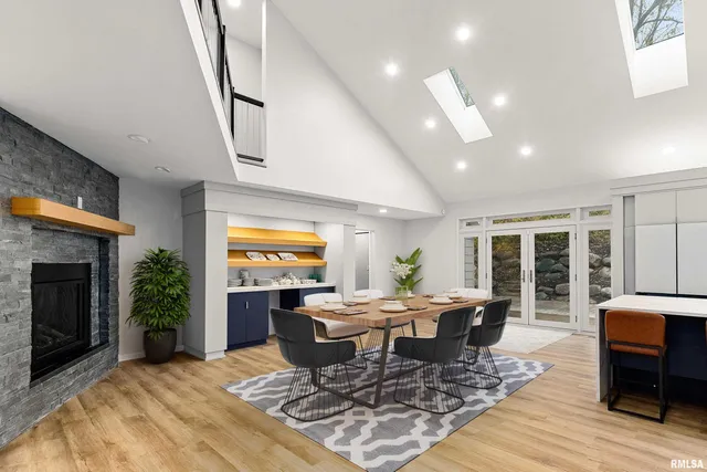 $829,900 | 2211 Sheridan Road, Pekin, IL 61554