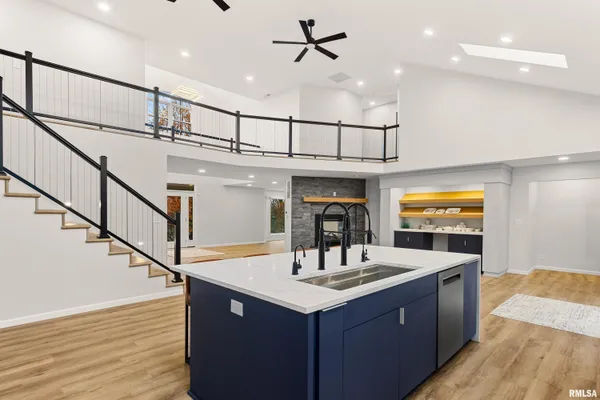 $799,000 | 2211 Sheridan Road, Pekin, IL 61554