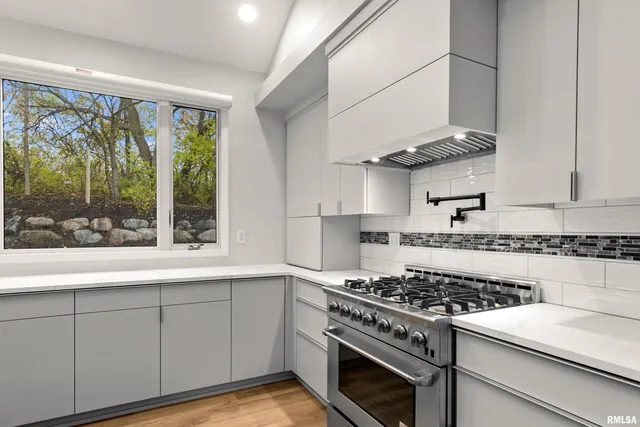 $829,900 | 2211 Sheridan Road, Pekin, IL 61554