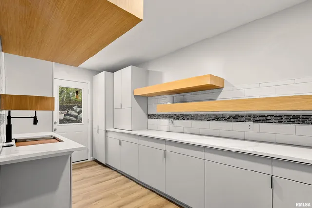 $829,900 | 2211 Sheridan Road, Pekin, IL 61554