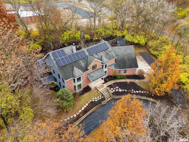 $829,900 | 2211 Sheridan Road, Pekin, IL 61554