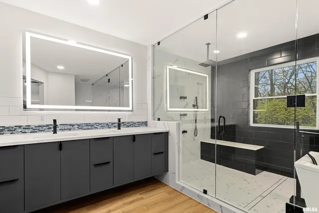 $829,900 | 2211 Sheridan Road, Pekin, IL 61554