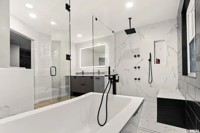 $829,900 | 2211 Sheridan Road, Pekin, IL 61554