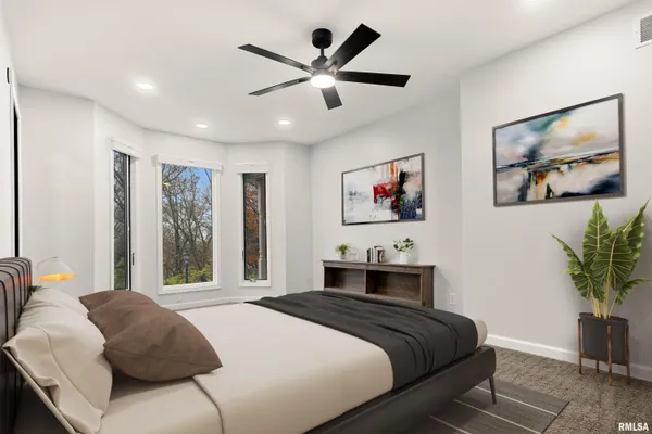 $799,000 | 2211 Sheridan Road, Pekin, IL 61554