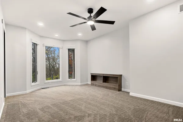 $799,000 | 2211 Sheridan Road, Pekin, IL 61554