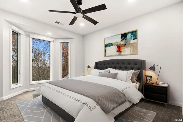 $829,900 | 2211 Sheridan Road, Pekin, IL 61554