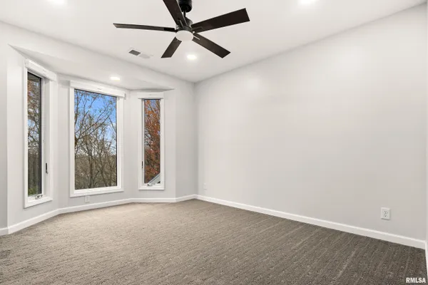 $799,000 | 2211 Sheridan Road, Pekin, IL 61554