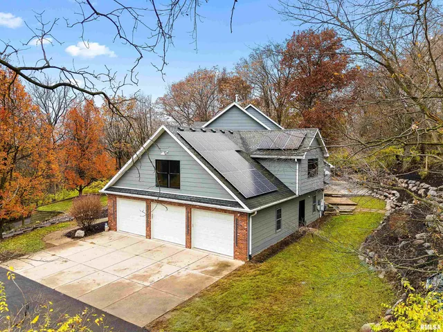 $829,900 | 2211 Sheridan Road, Pekin, IL 61554