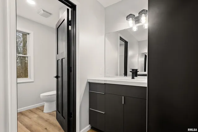 $829,900 | 2211 Sheridan Road, Pekin, IL 61554