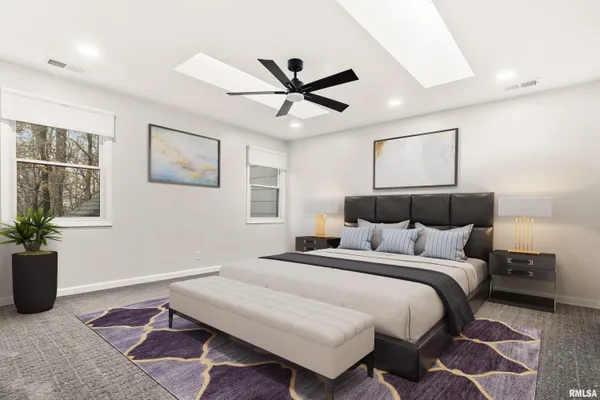 $799,000 | 2211 Sheridan Road, Pekin, IL 61554