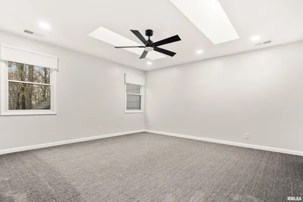 $799,000 | 2211 Sheridan Road, Pekin, IL 61554