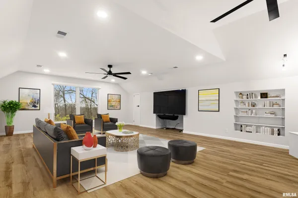 $799,000 | 2211 Sheridan Road, Pekin, IL 61554