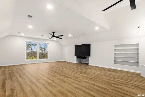 $799,000 | 2211 Sheridan Road, Pekin, IL 61554