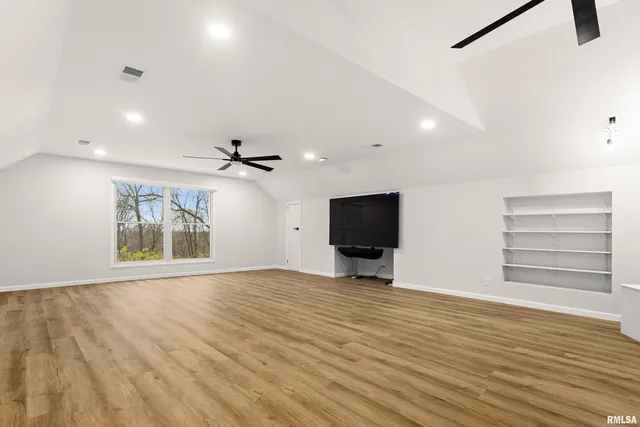 $829,900 | 2211 Sheridan Road, Pekin, IL 61554