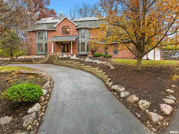 $799,000 | 2211 Sheridan Road, Pekin, IL 61554