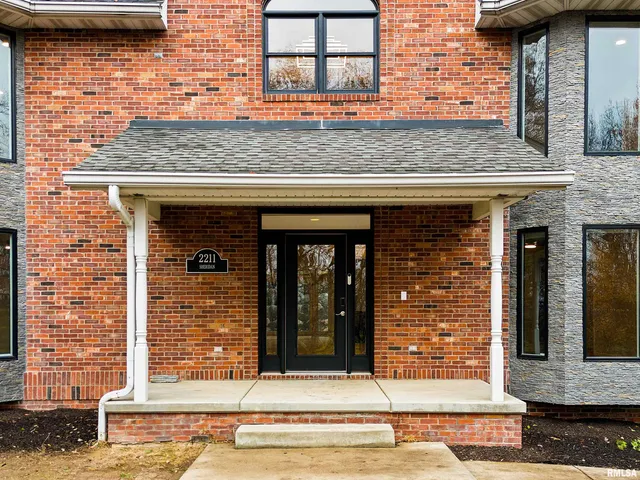 $829,900 | 2211 Sheridan Road, Pekin, IL 61554