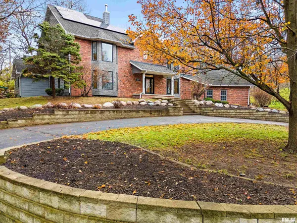 $799,000 | 2211 Sheridan Road, Pekin, IL 61554